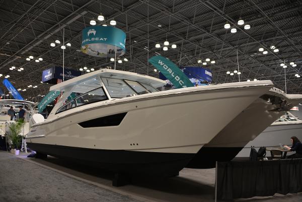 World Cat 400DC-X 2023 World Cat 400DC-X boat displayed at an indoor exhibition.