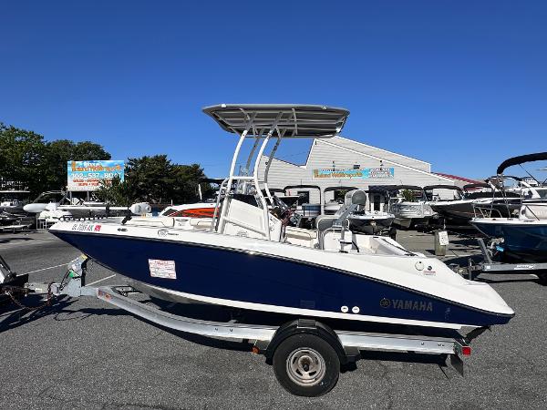 2017 Yamaha Boats 190 FSH Sport