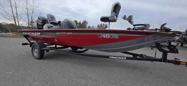 Tracker PT 175 TXW 2018 Tracker PT 175 TXW boat on trailer, red and gray, parked outdoors.