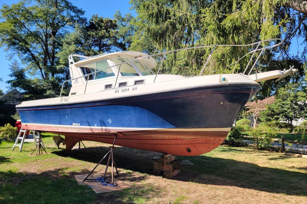 Albin 28 Tournament Express 1997 Albin 28 Tournament Express boat on stands in a sunny yard.