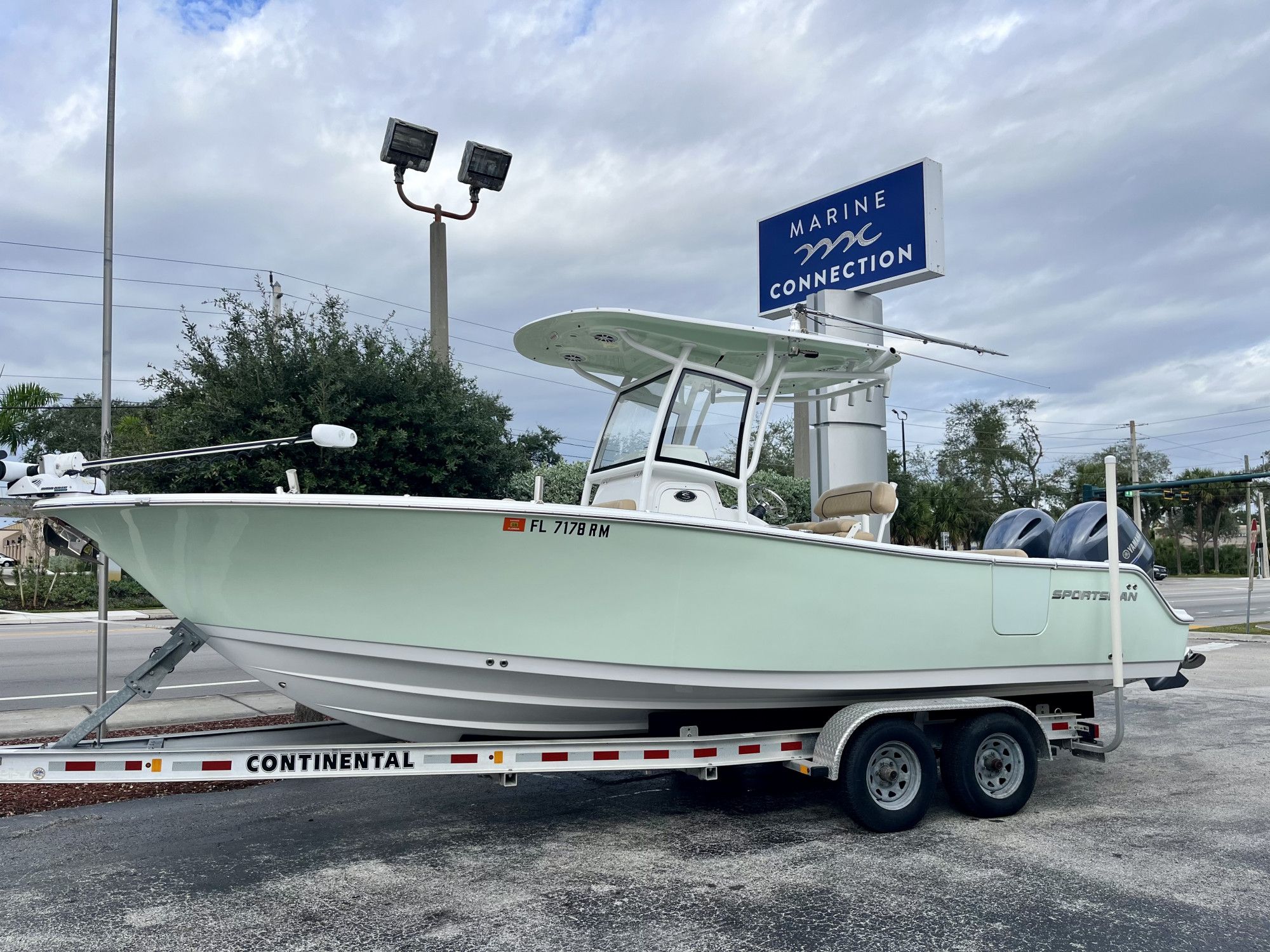Sportsman Open 252 Center Console 2018 Sportsman Open 252 Center Console on trailer at Marine Connection.