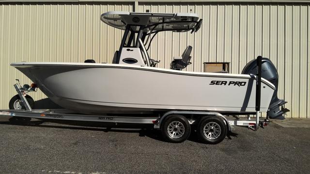 Sea Pro 242 Center Console