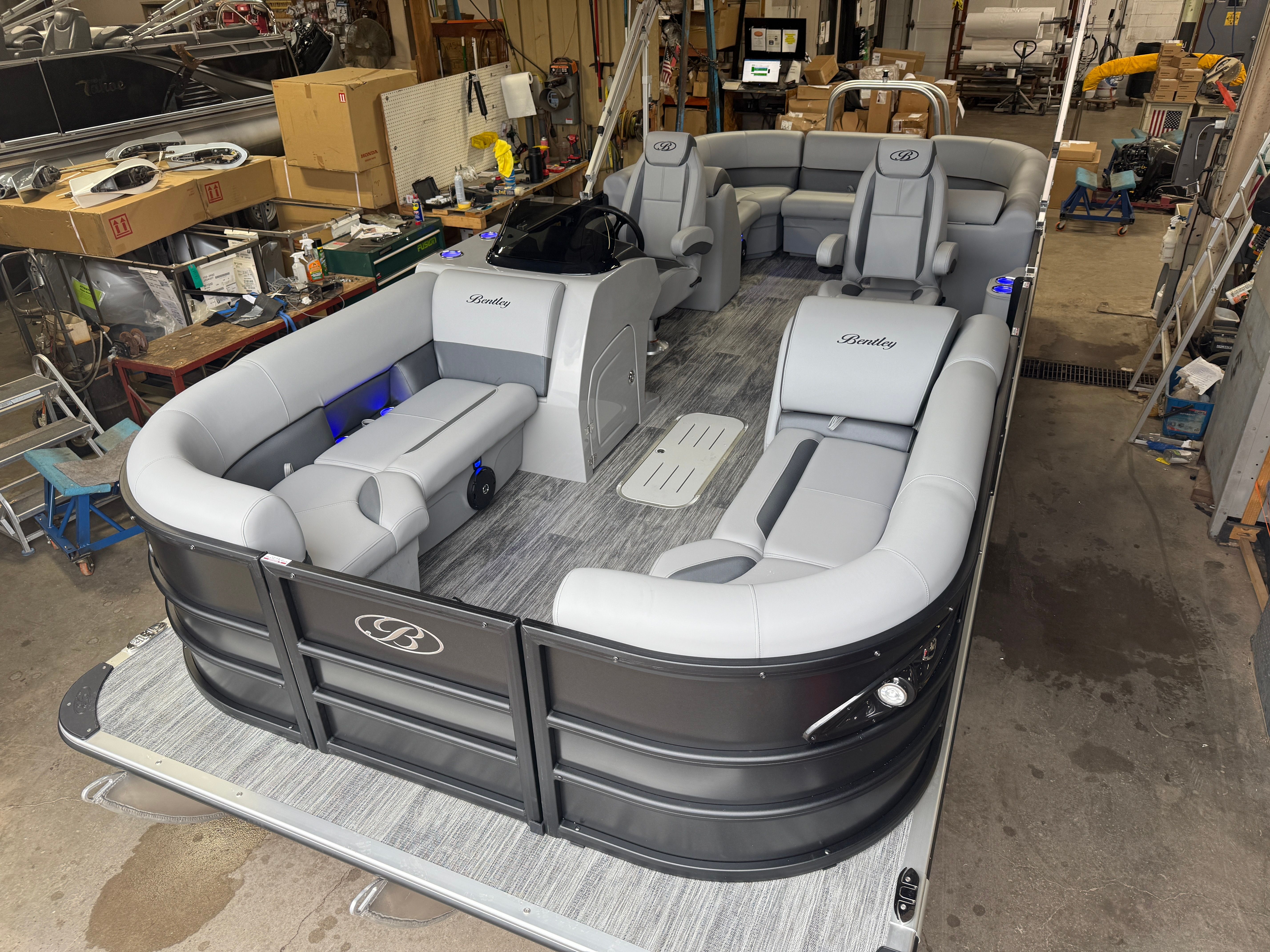 2026 Bentley Pontoons Legacy 223 Navigator Quad Lounge Tritoon & Honda 4-Stroke EFI