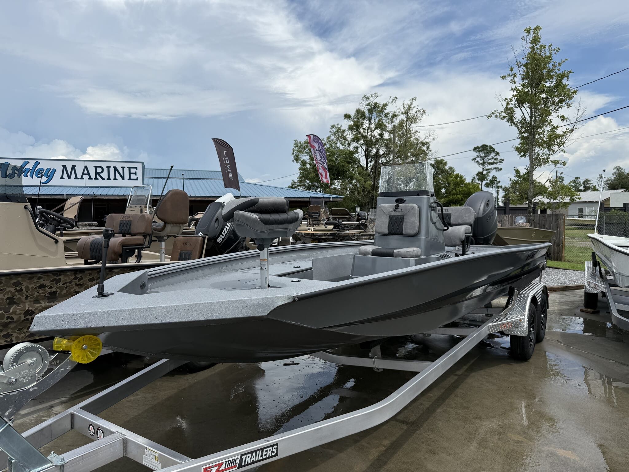 Excel Bay Pro 203 203 ELITE 2026 Excel Bay Pro 203 ELITE boat on trailer at dealership.