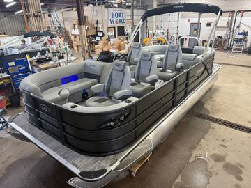 2026 Bentley Pontoons Legacy 220 Navigator DL Quad Lounge