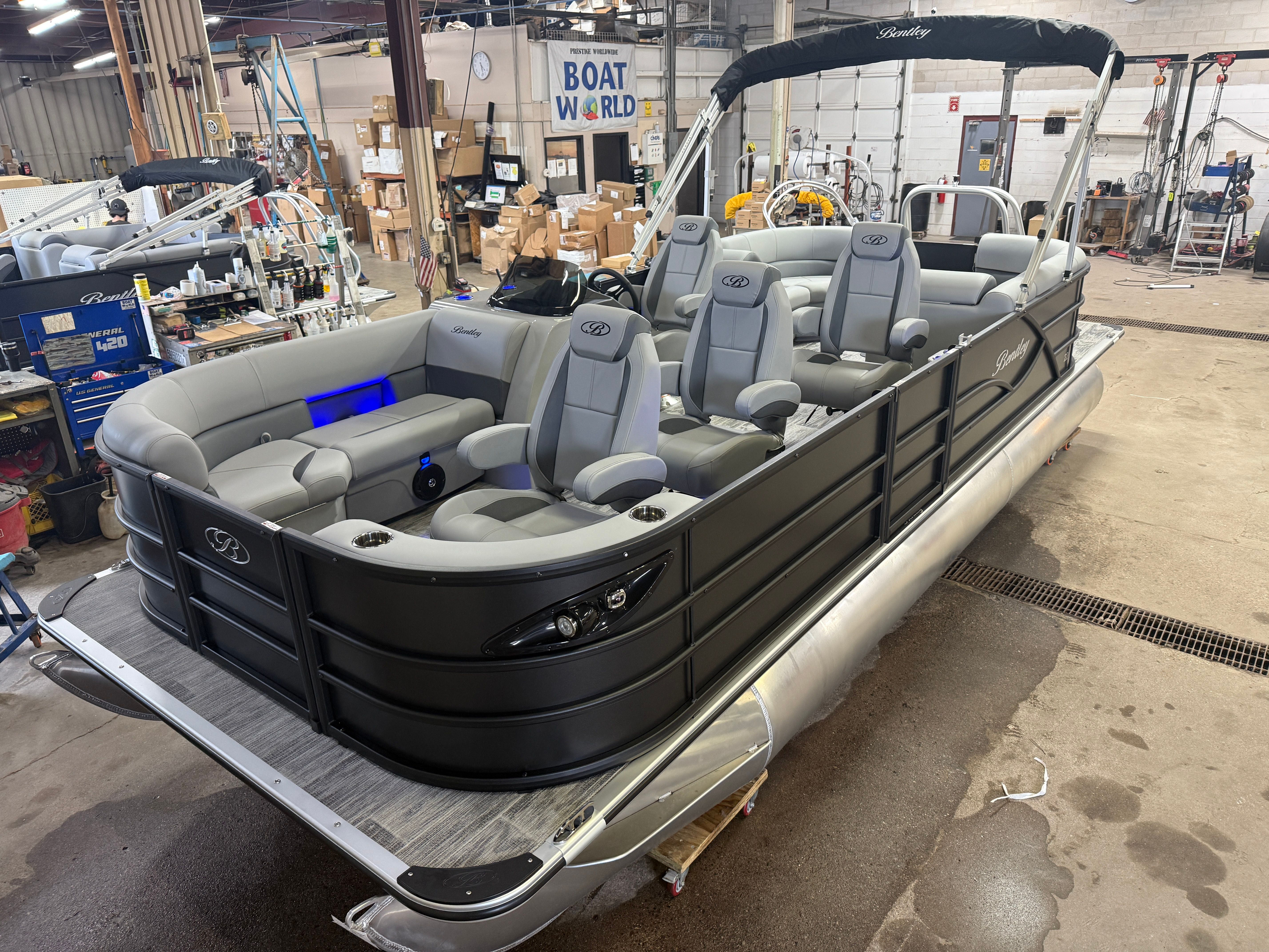 2026 Bentley Pontoons Legacy 220 Navigator DL Quad Lounge
