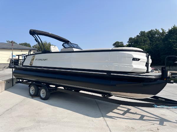 Starcraft RX 25 DL DC 2025 Starcraft RX 25 DL DC pontoon boat on trailer, parked outdoors.
