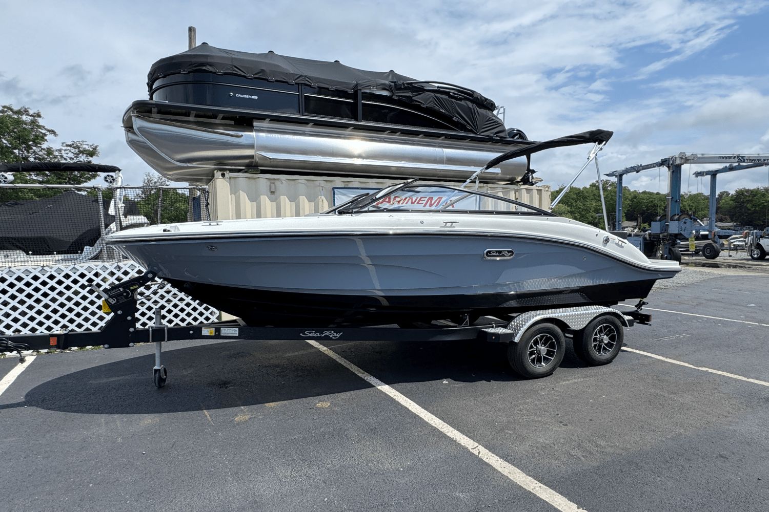 2025 Sea Ray SPX 190