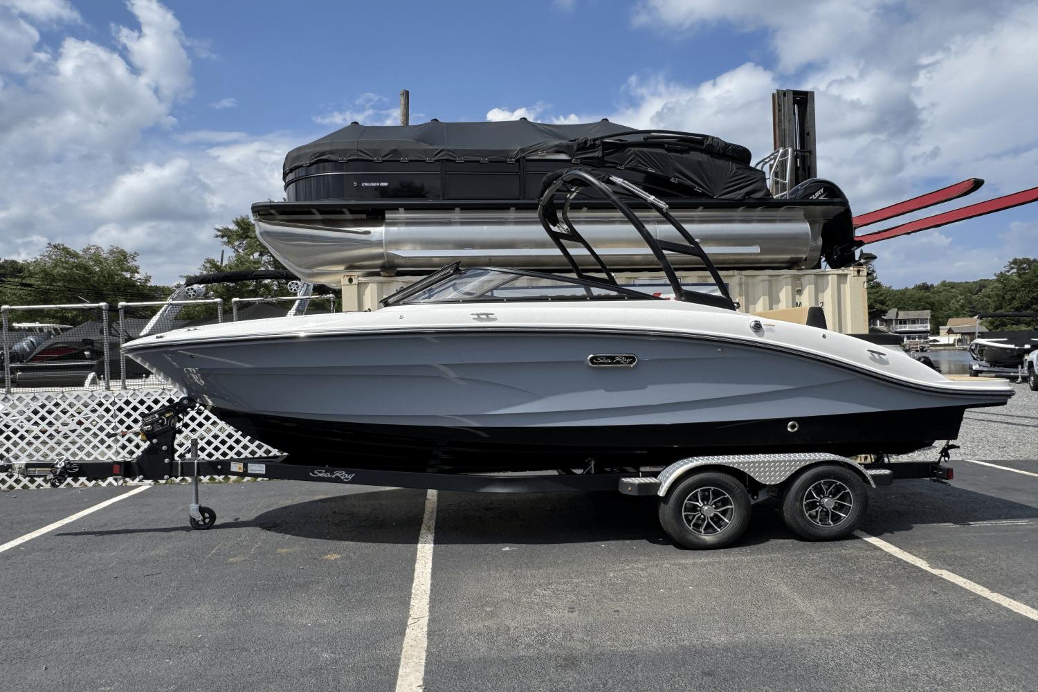 2025 Sea Ray SPX 210