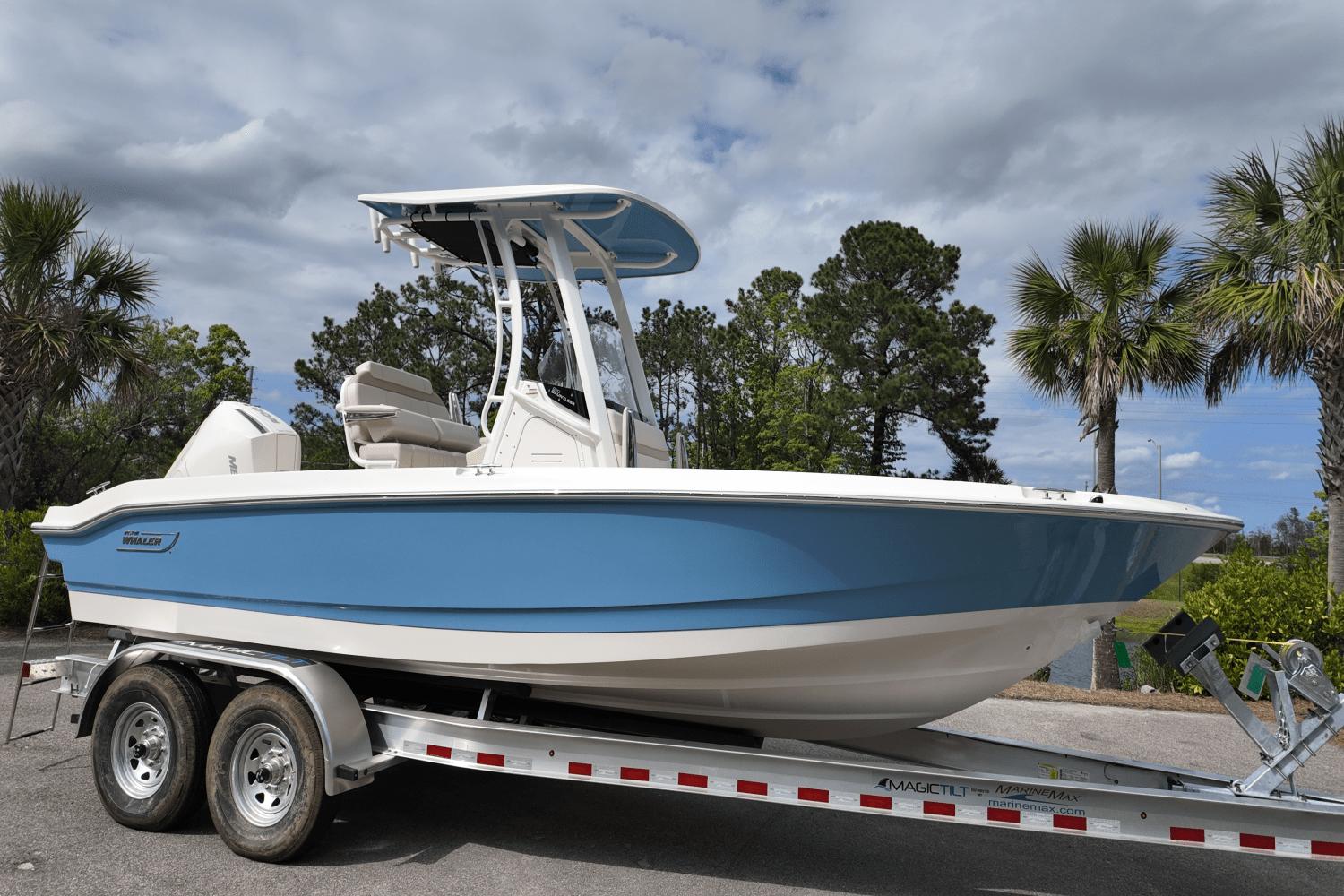 2025 Boston Whaler 220 Dauntless