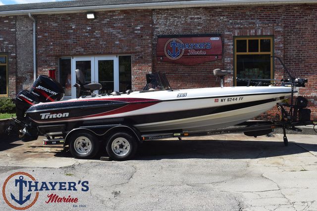 2002 Triton 205