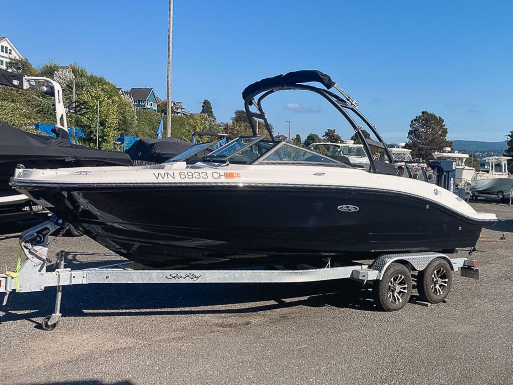 2022 Sea Ray SPX 210