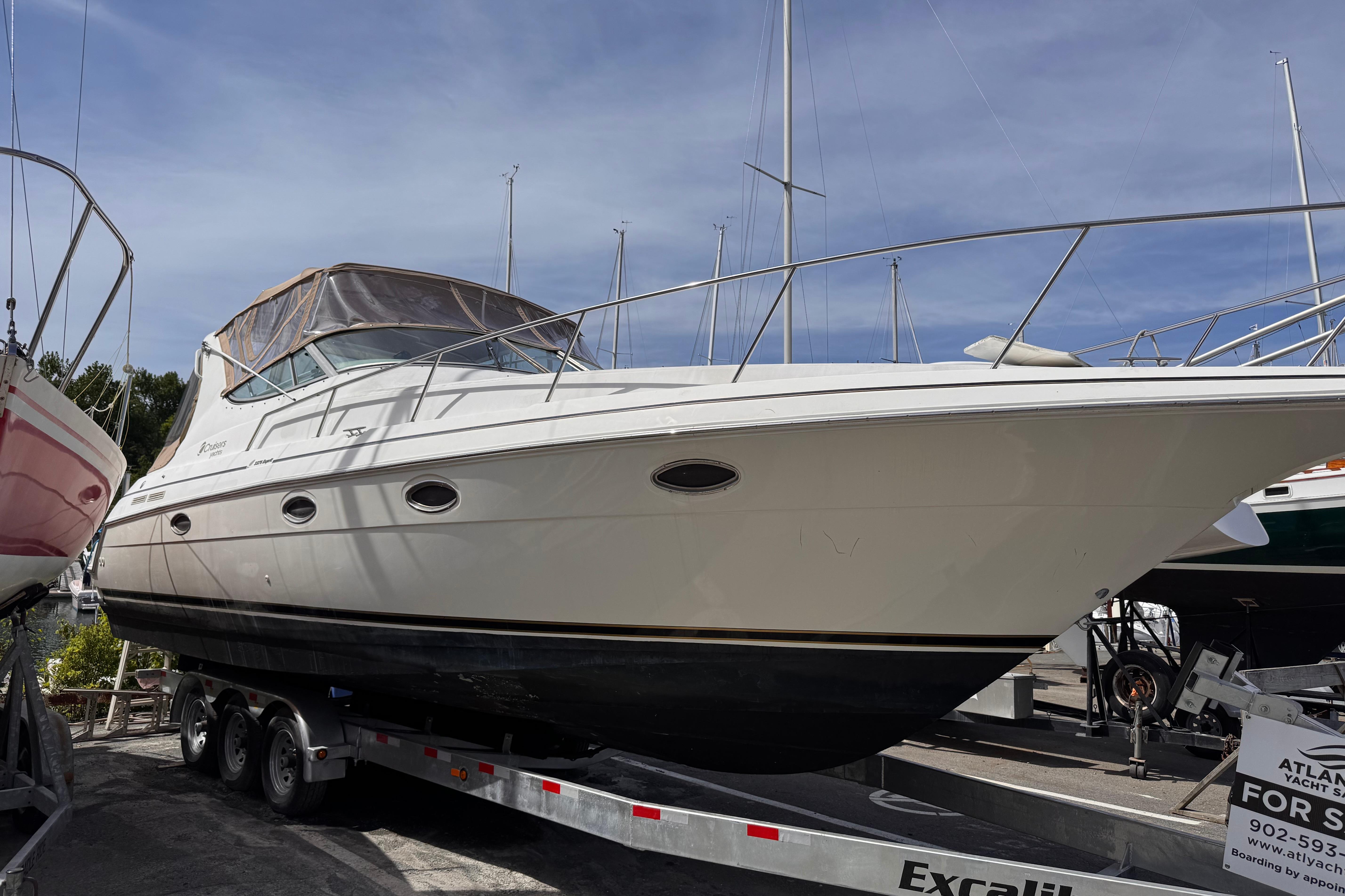 1999 Cruisers Yachts 3375 Esprit
