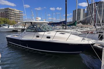 2004 Pursuit 3100 Offshore