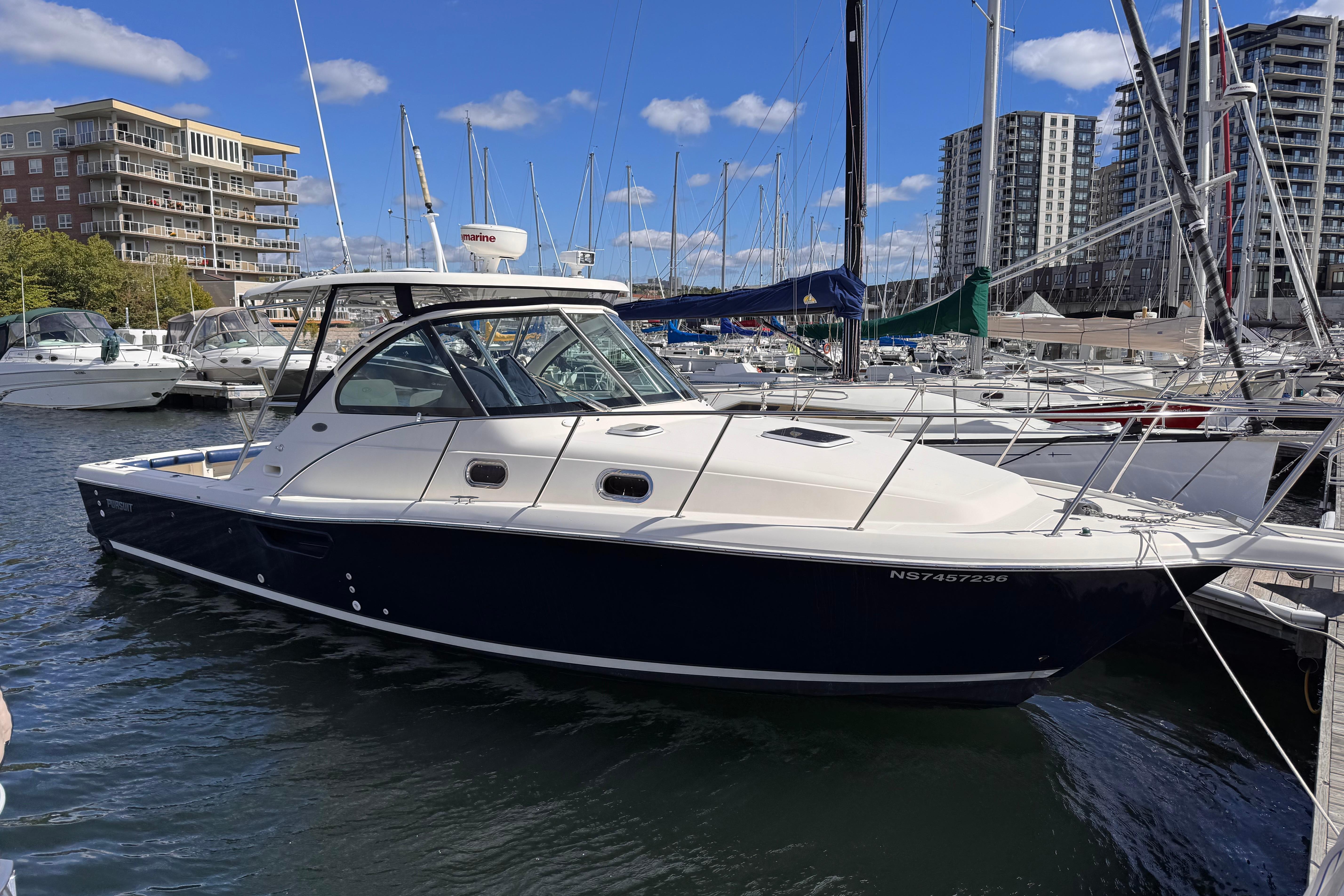 2004 Pursuit 3100 Offshore