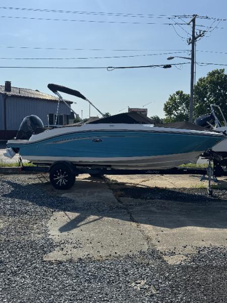 2023 Sea Ray SPX 190