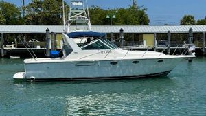 Tiara Yachts 3100 Open 2000 Tiara Yachts 3100 Open boat docked in a marina, side view.