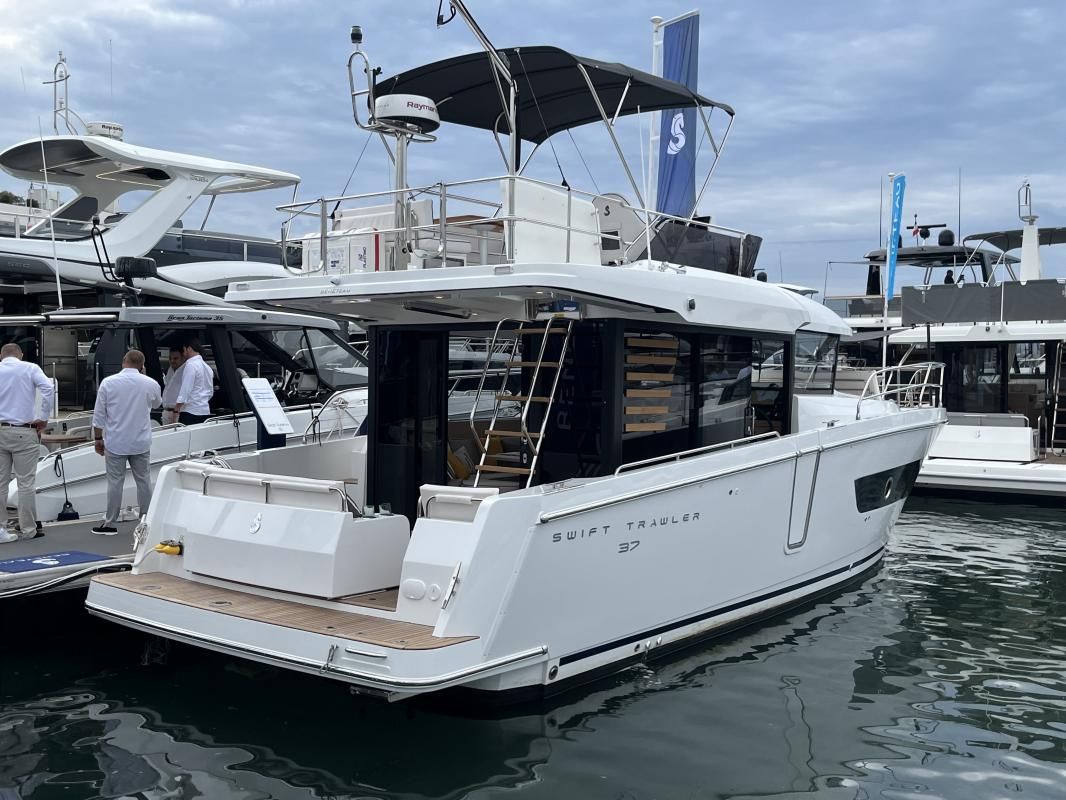 2026 Beneteau Swift Trawler 37 FLY