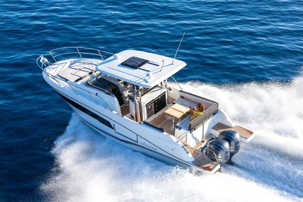 Jeanneau Leader 10.5 WA Series 2 2025 Jeanneau Leader 10.5 WA Series 2 cruising on open water, showcasing sleek design and powerful engines.