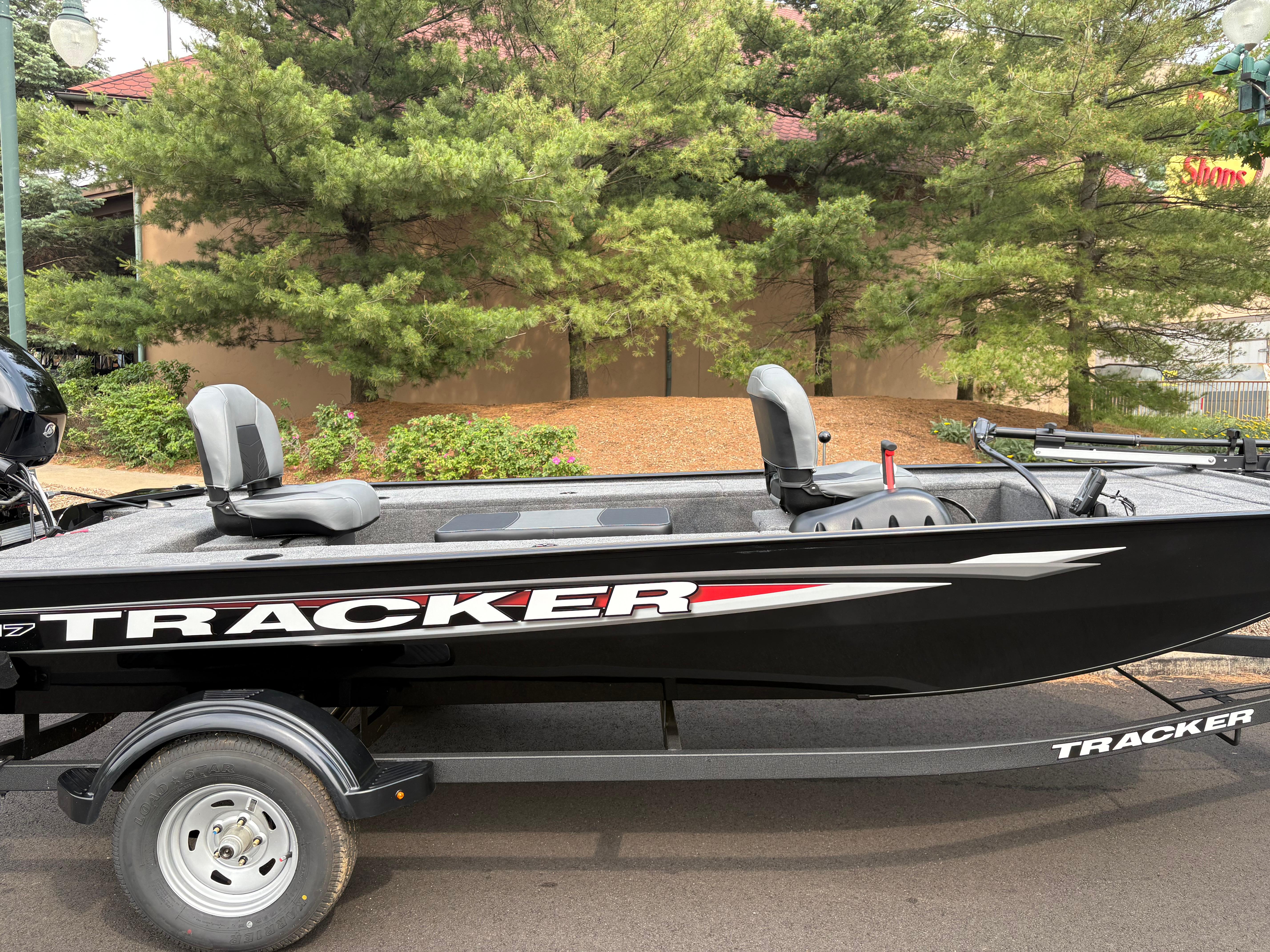 2025 Tracker Panfish 17