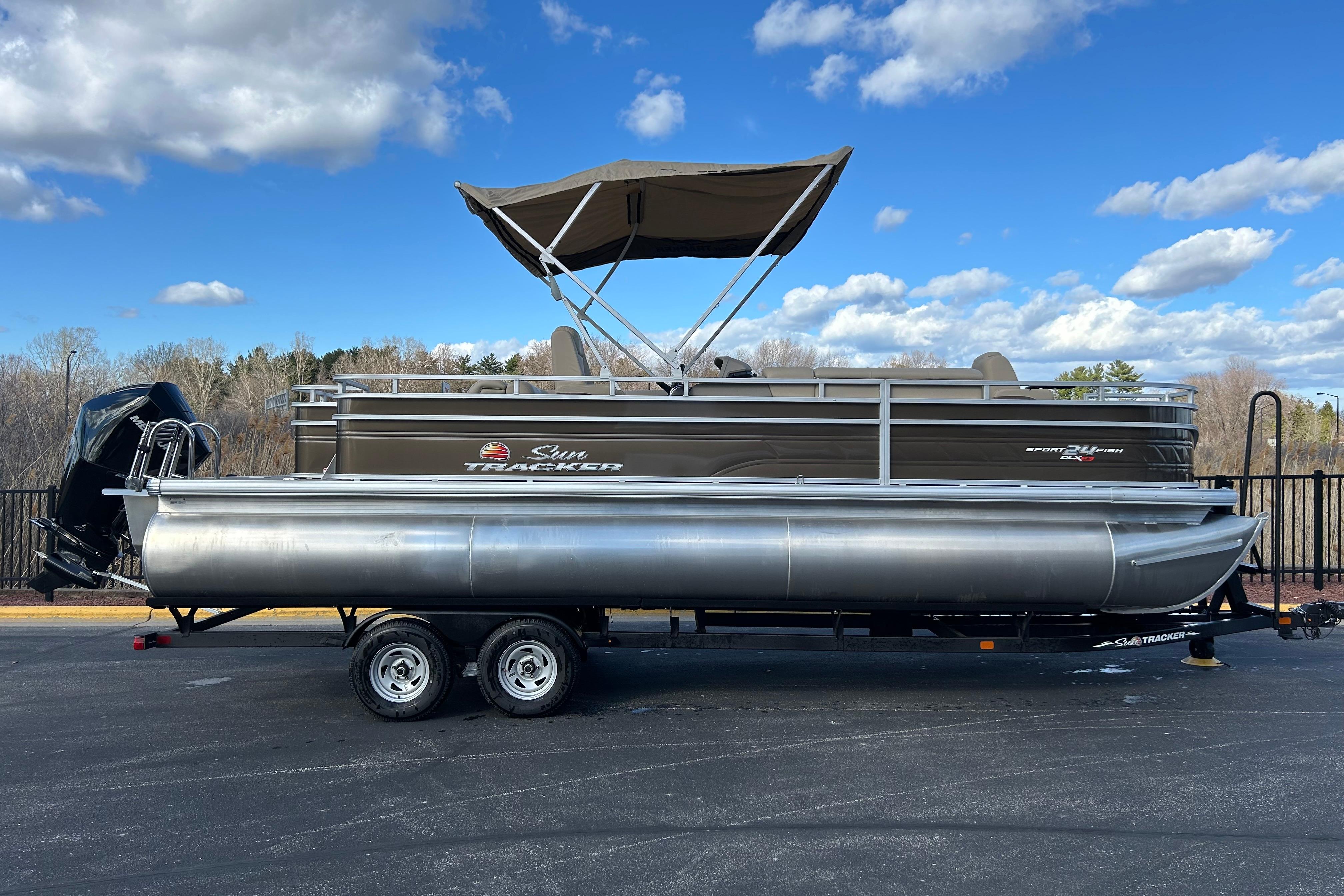 2025 Sun Tracker Sportfish 24 XP3
