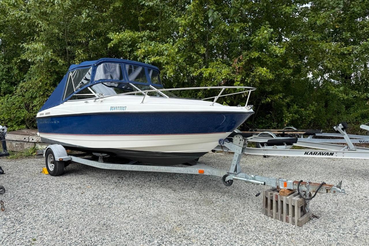 2005 Bayliner 210 Discovery