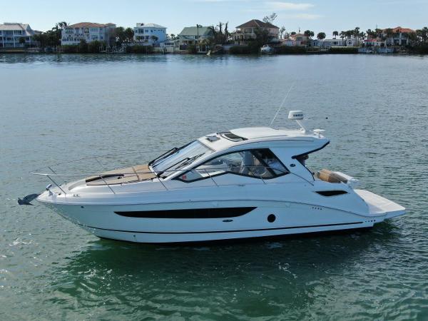 2019 Sea Ray Sundancer 350 Coupe