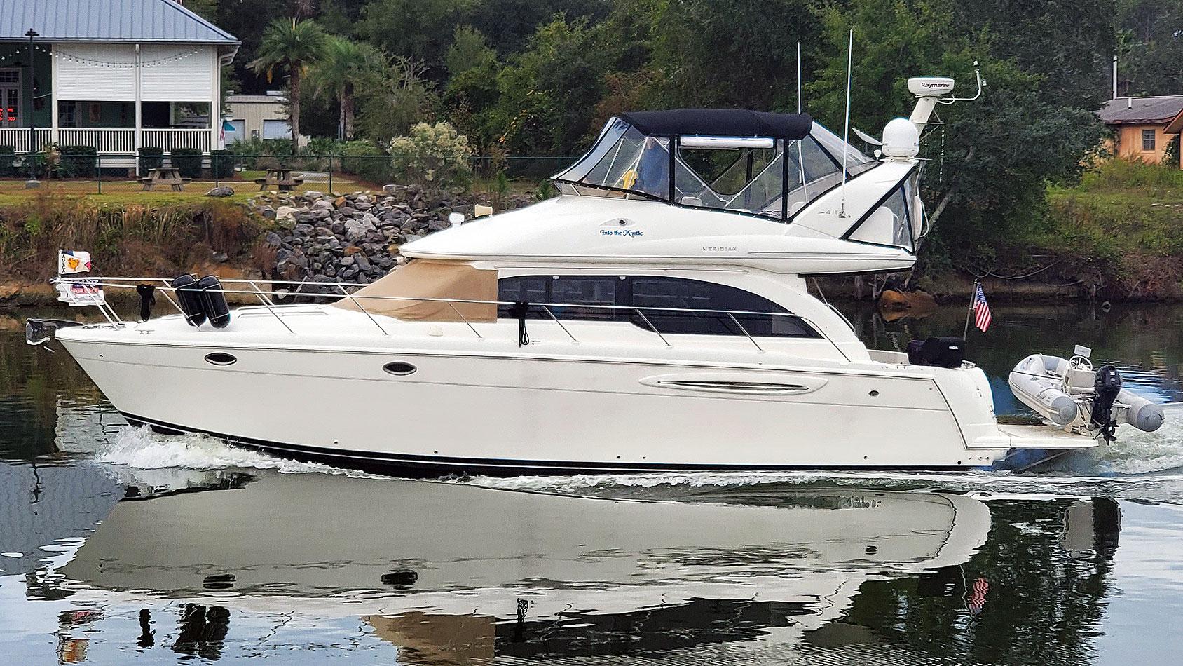 Meridian 411 Sedan Port Profile