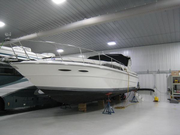 Sea Ray 340 Express Cruiser