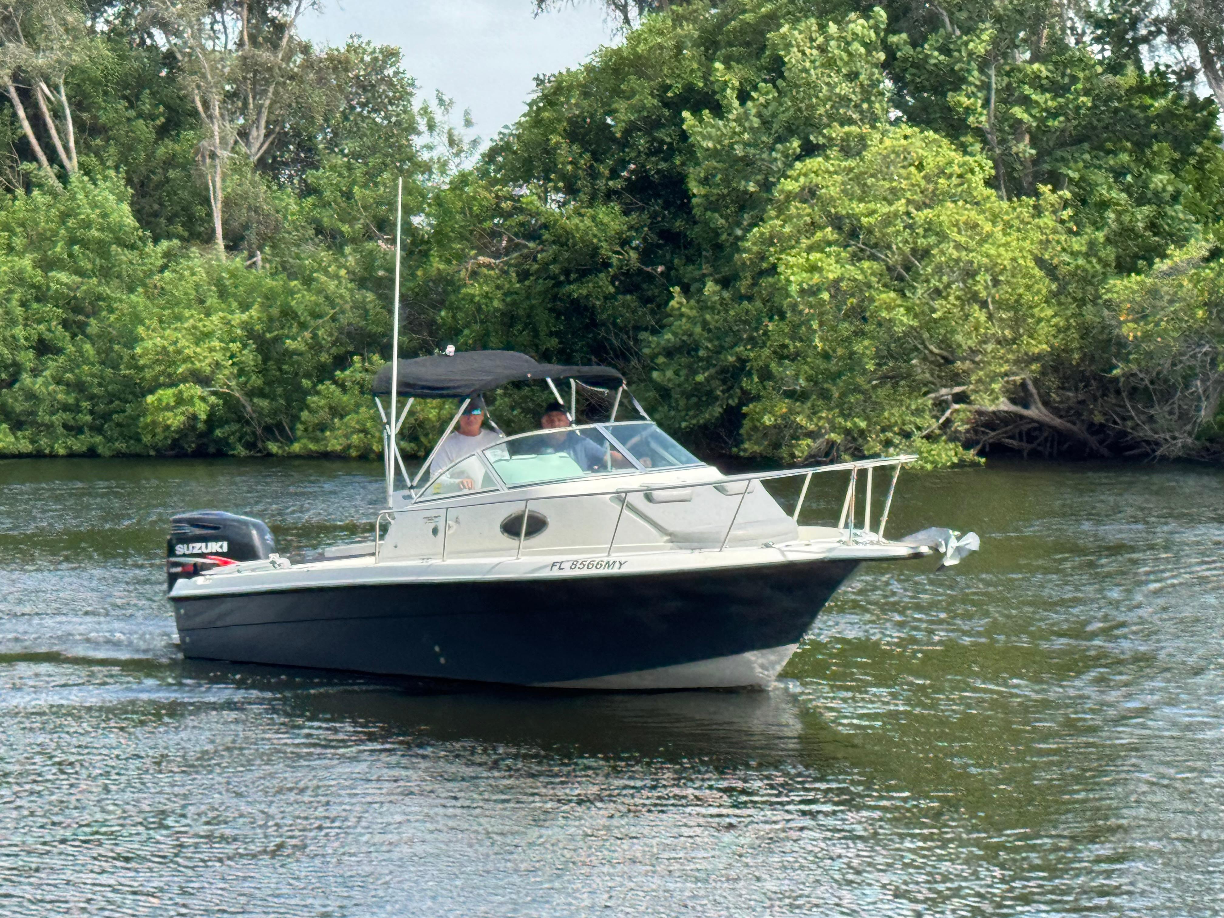 Hydra-Sports Lightning 230 WA 2005 Hydra-Sports Lightning 230 WA boat cruising on a river with lush greenery.