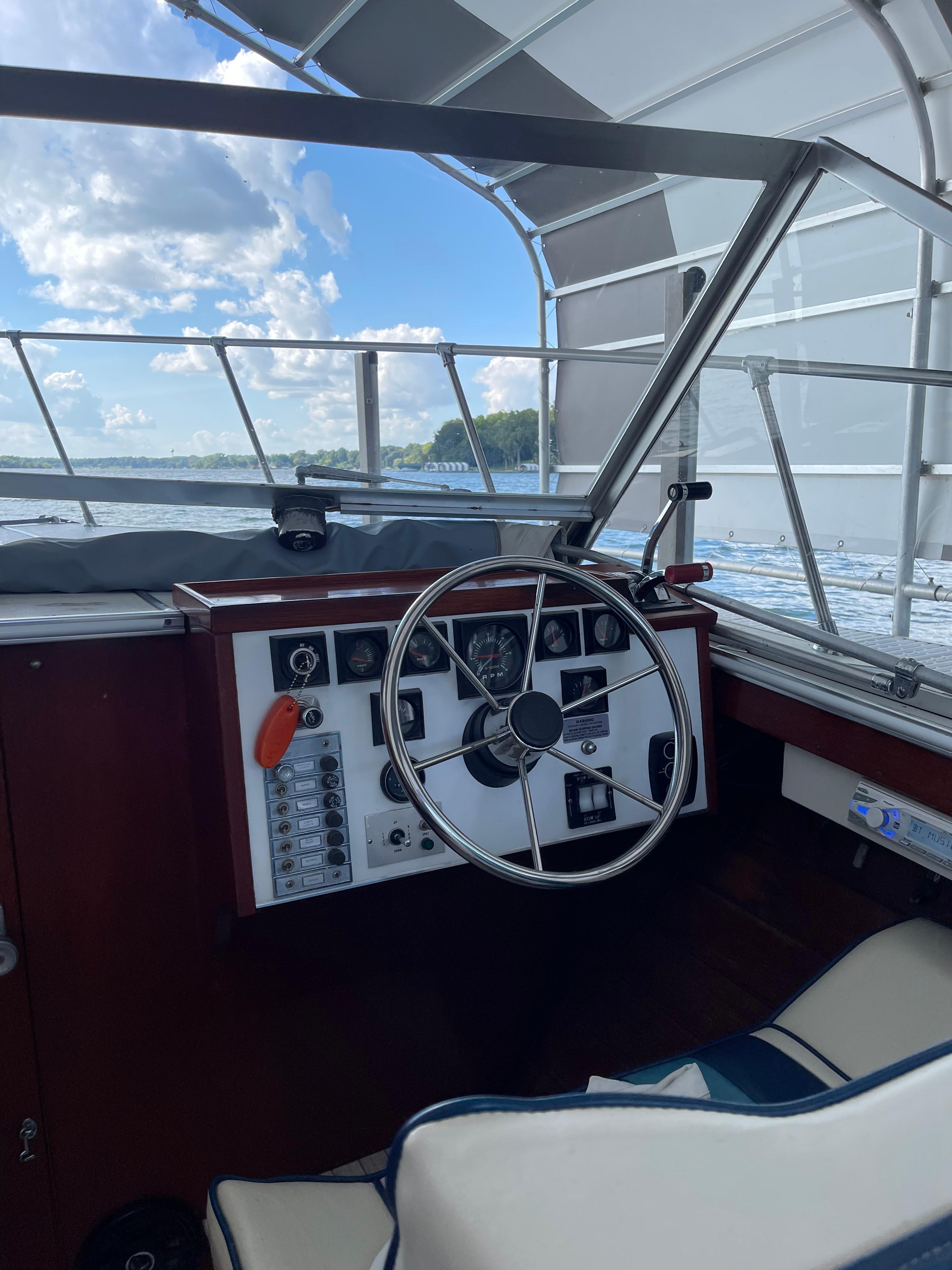 1985 Skiff Craft X-260