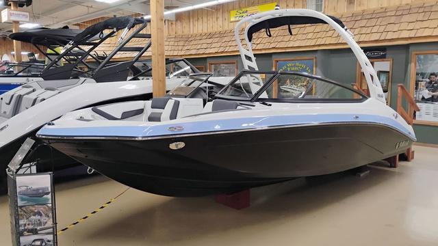 2025 Yamaha Boats 195S