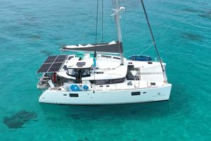 Lagoon 450S 2018 Lagoon 450S catamaran with solar panels on turquoise water.