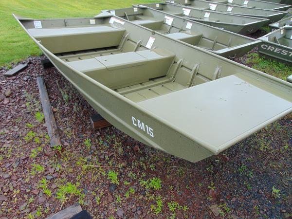 Crestliner 1448M CR Jon 2024 Crestliner 1448M CR Jon boat on display, green exterior, parked on gravel.