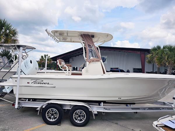 2025 Pioneer 220 Bay Sport