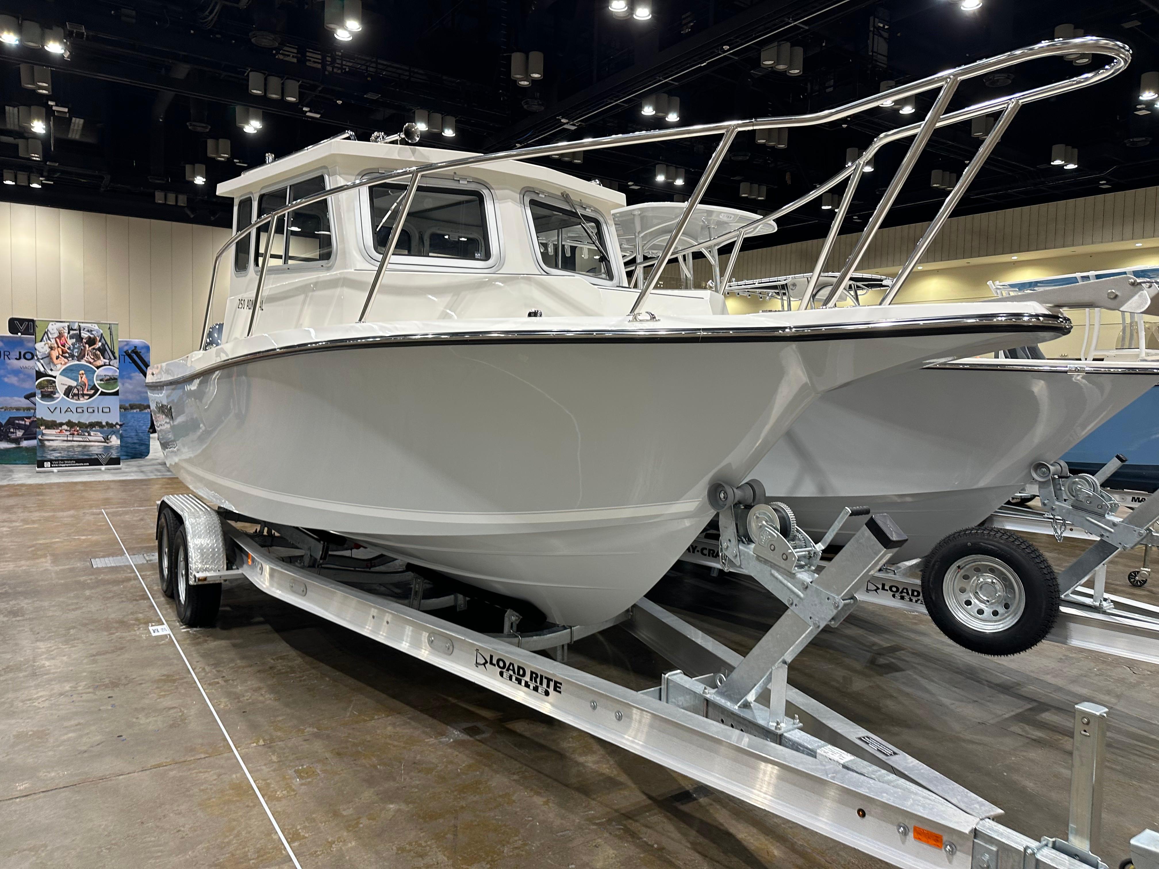 Defiance Admiral 250 EX 2025 Defiance Admiral 250 EX boat on display in an indoor showroom.