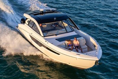 Cruisers Yachts 50 GLS