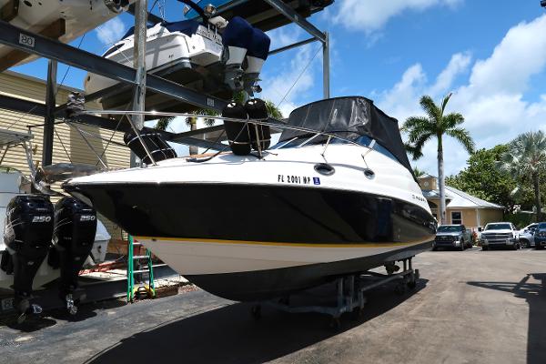 2004 Regal Commodore 2665