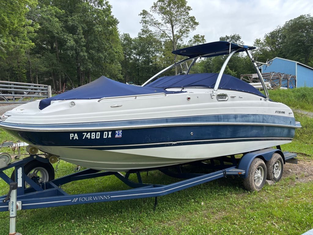 2008 Four Winns F244