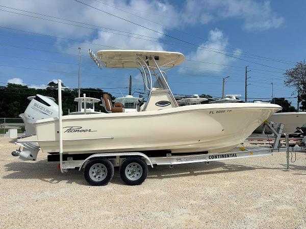 2024 Pioneer 222 Sportfish