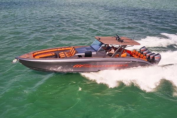 Midnight Express 43' Solstice 2024 Midnight Express 43' Solstice speedboat cruising on open water.
