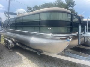 Bentley Pontoons Legacy 223 Swingback
