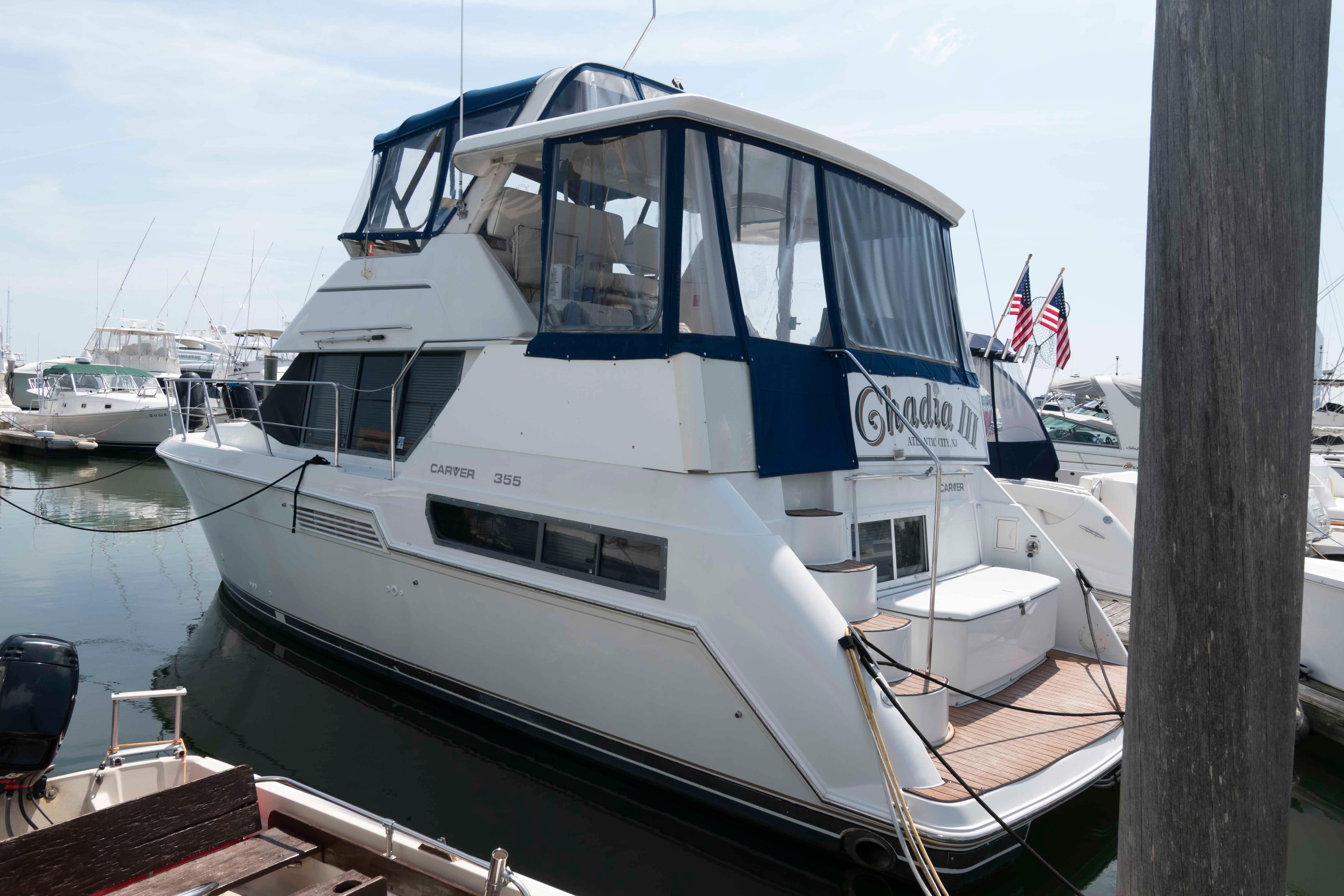 1996 Carver 355 Aft Cabin