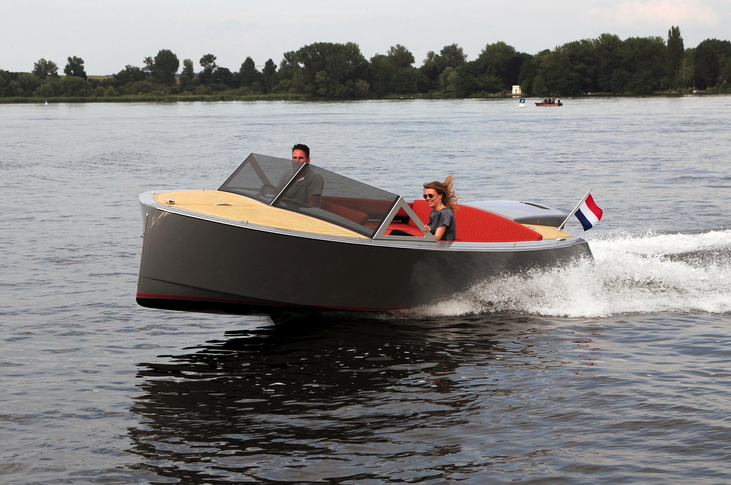 2025 Dutch Runabout 22