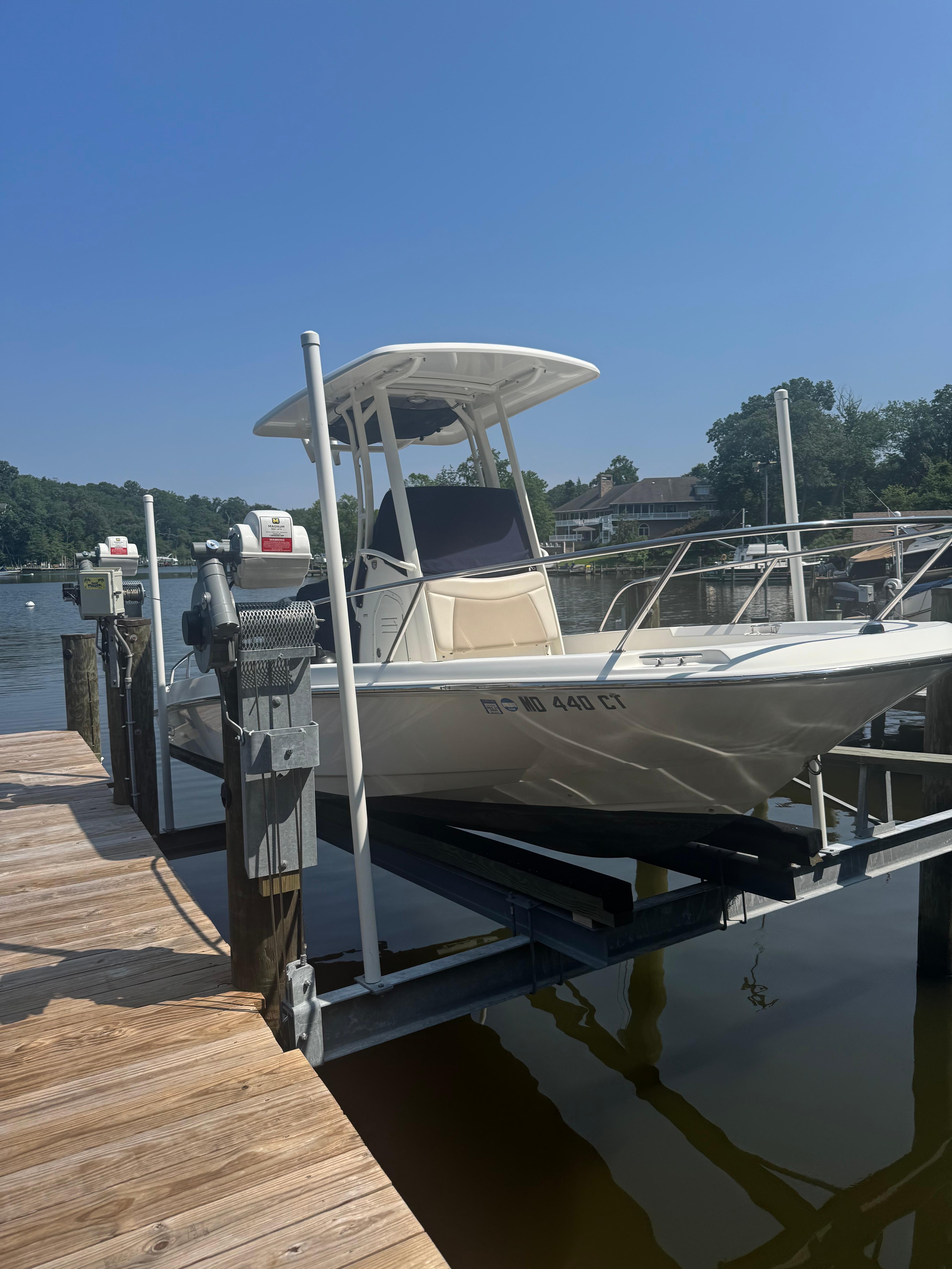 2018 Boston Whaler 210 Dauntless