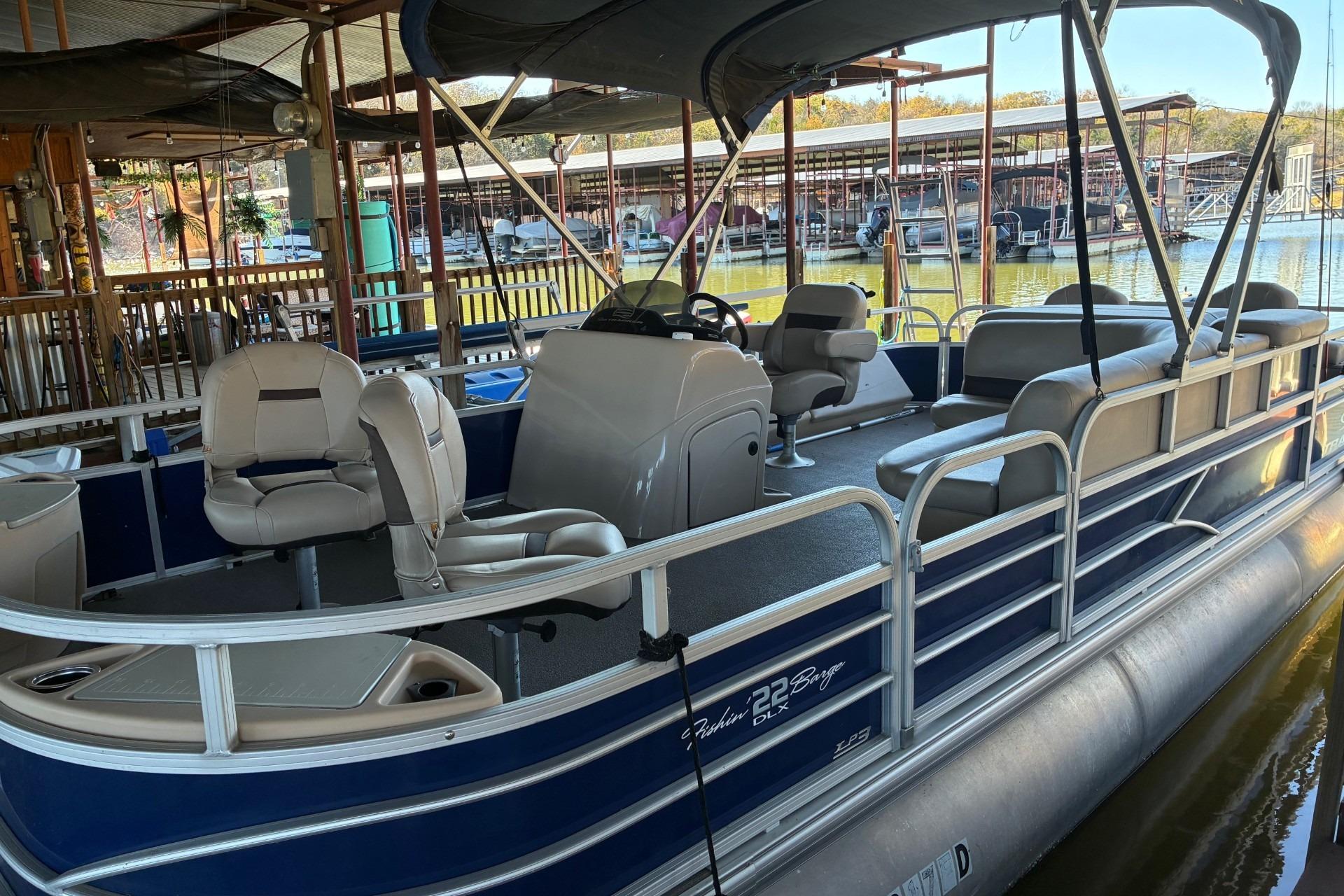 2017 Sun Tracker Fishin' Barge 22 DLX