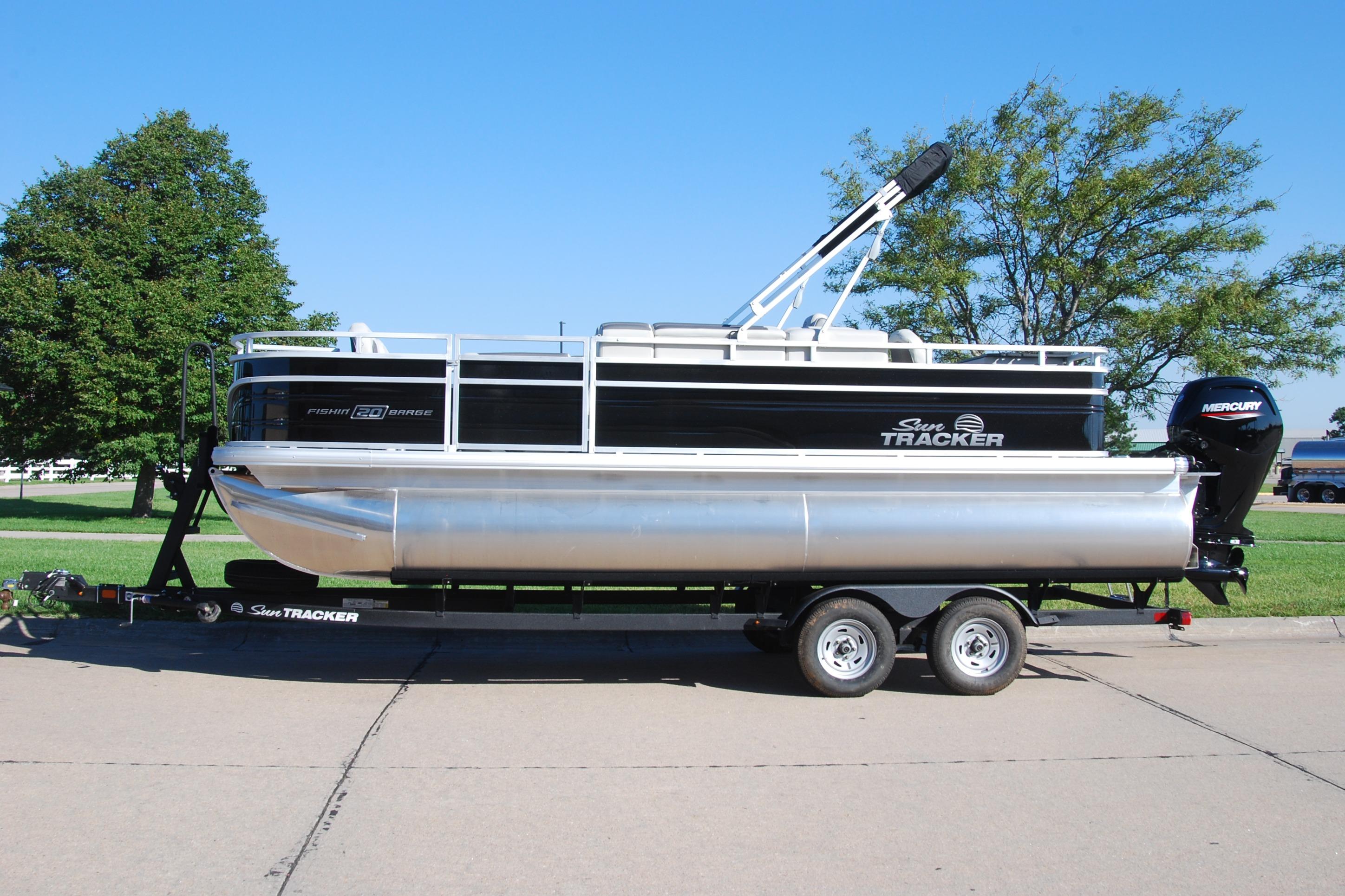 2026 Sun Tracker Fishin' Barge 20 DLX
