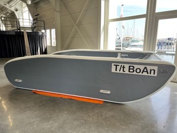 2021 Custom Hovercraft D.o.o. Electricat 450