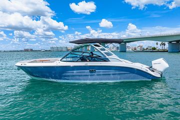 2025 Sea Ray SDX 270 Outboard