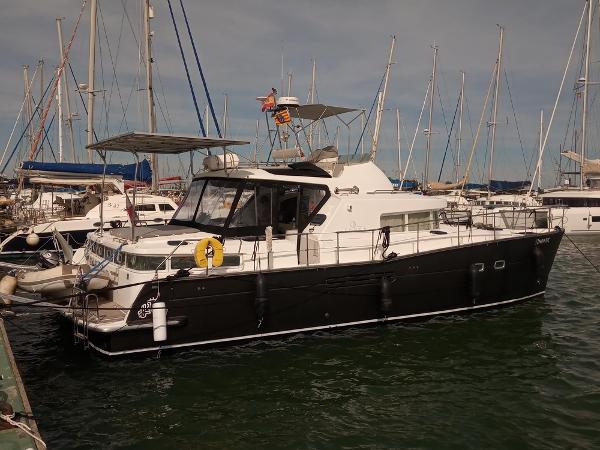 2004 Lagoon Power 43